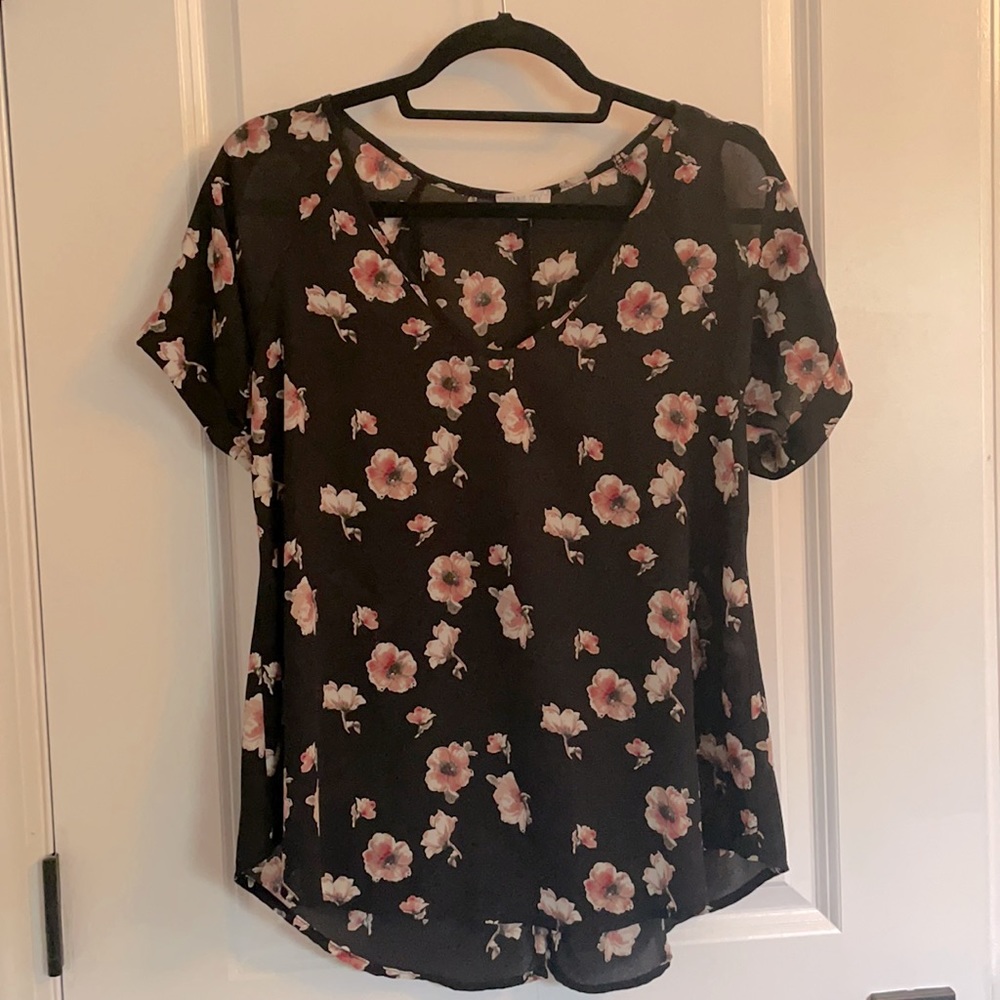 Floral tee with shoulder cut outs